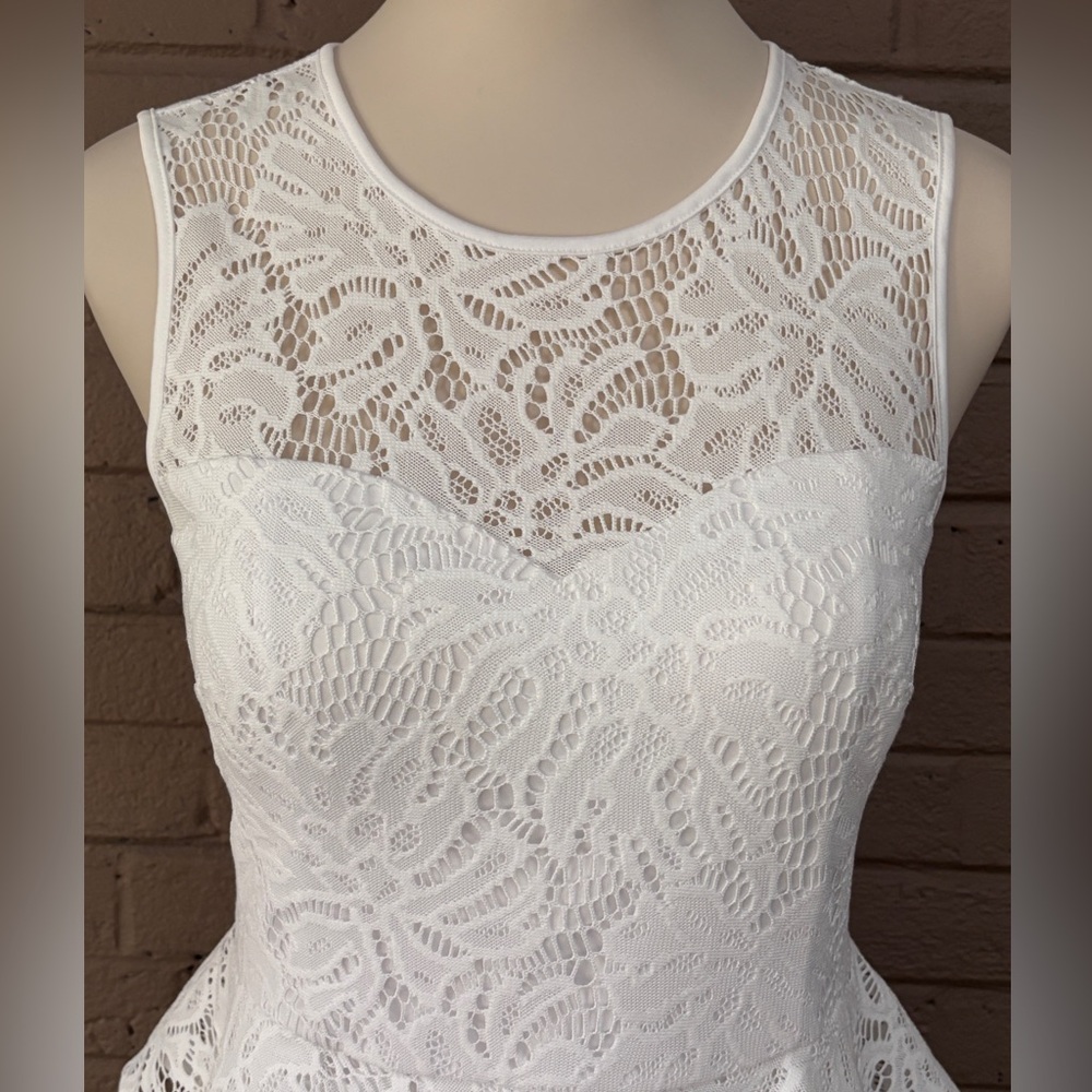 Lilly Pulitzer NWOT white lace peplum dress 4 - Picture 3 of 12